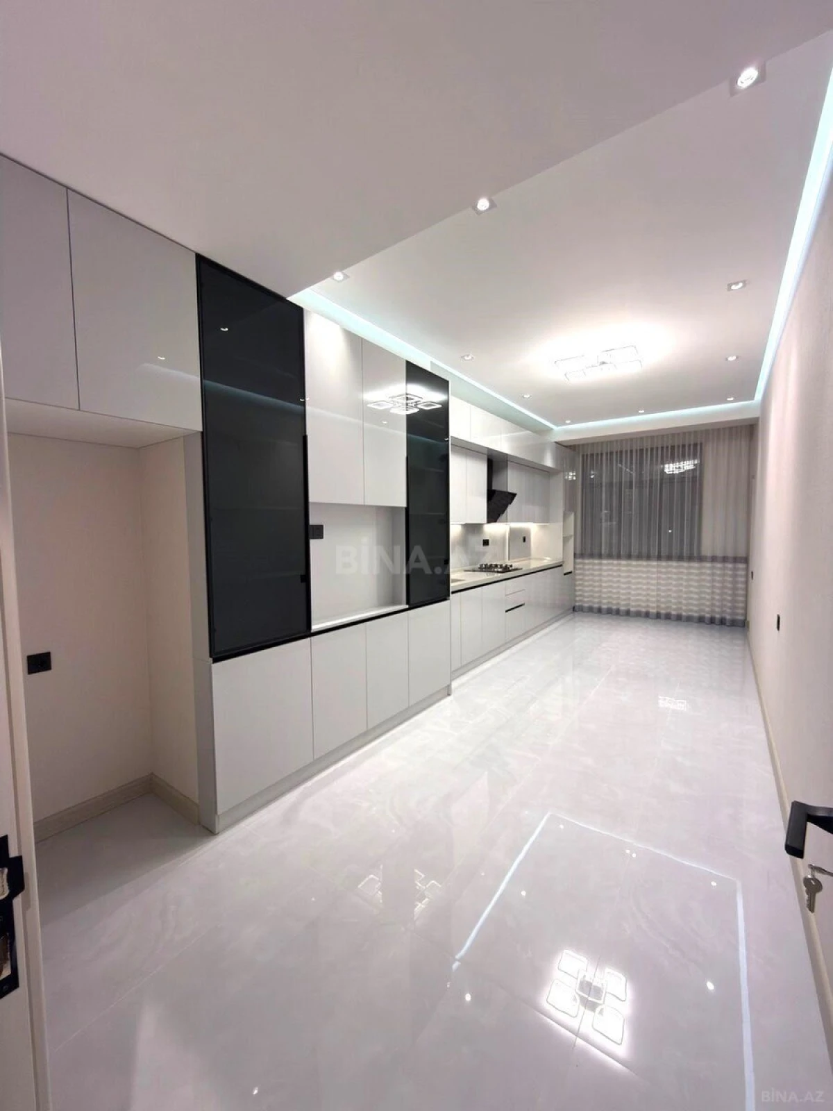 Satılır 3 otaqlı mənzil 150 m²
