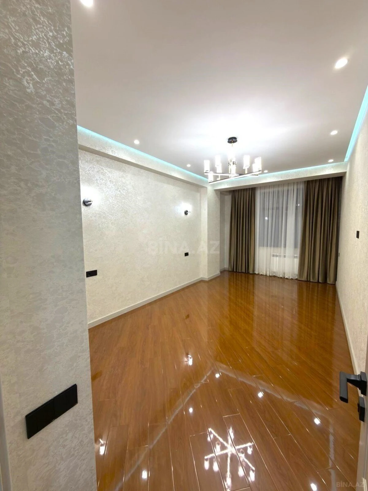 Satılır 3 otaqlı mənzil 150 m²