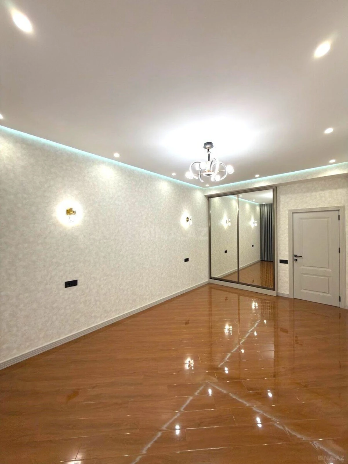 Satılır 3 otaqlı mənzil 150 m²