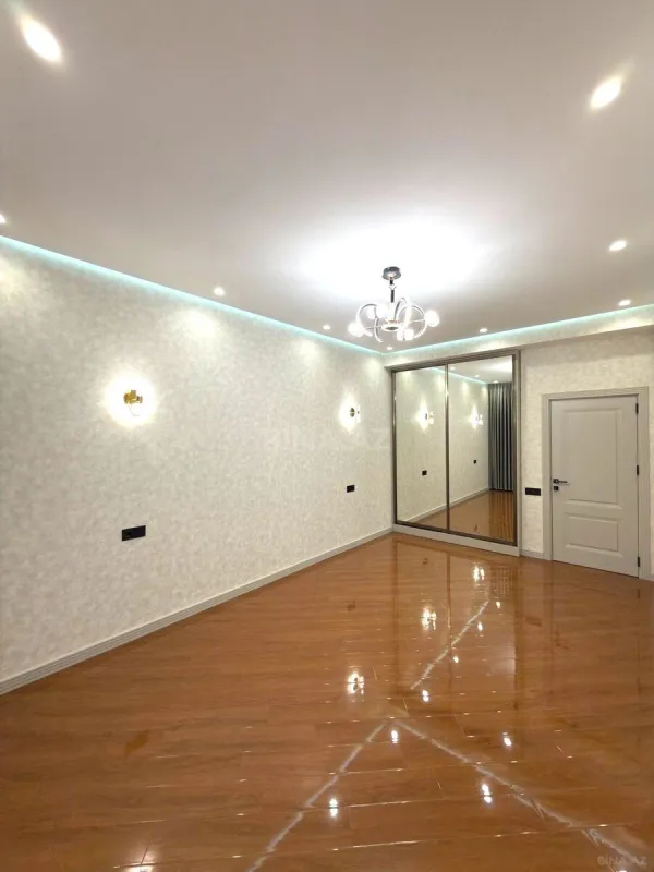 Satılır 3 otaqlı mənzil 150 m²