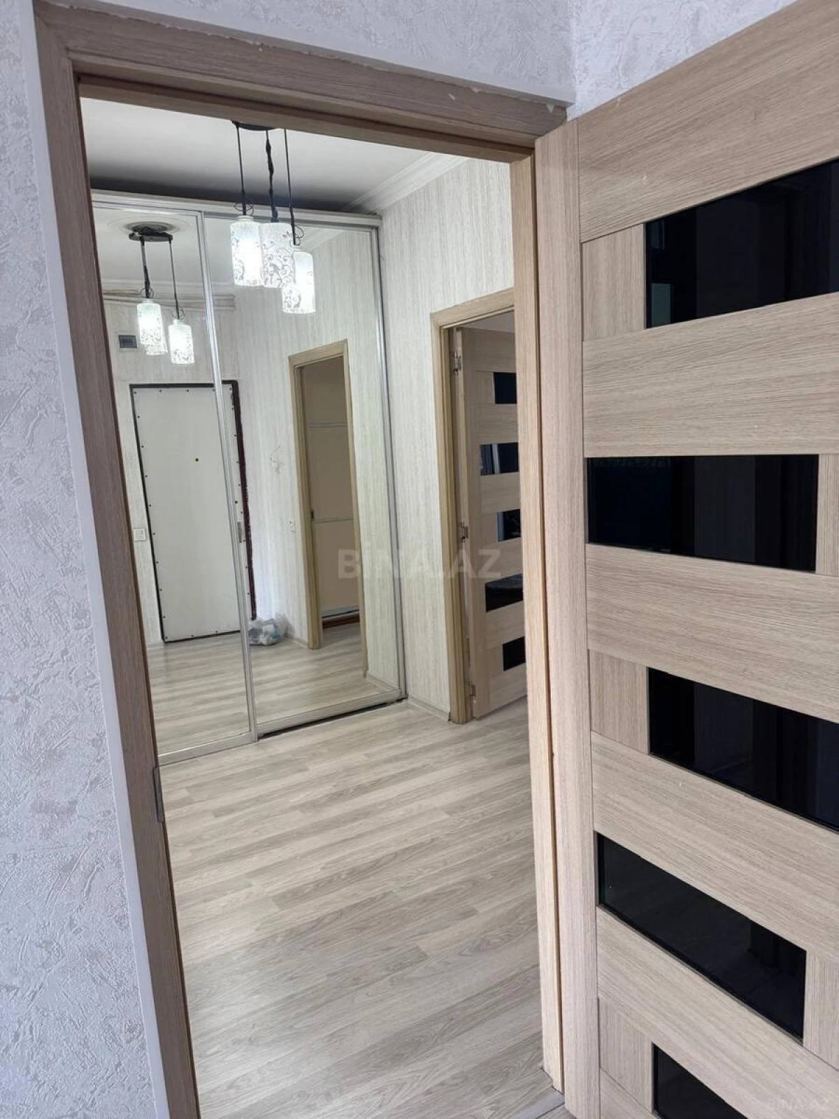Kirayə verilir 2 otaqlı mənzil 60 m²