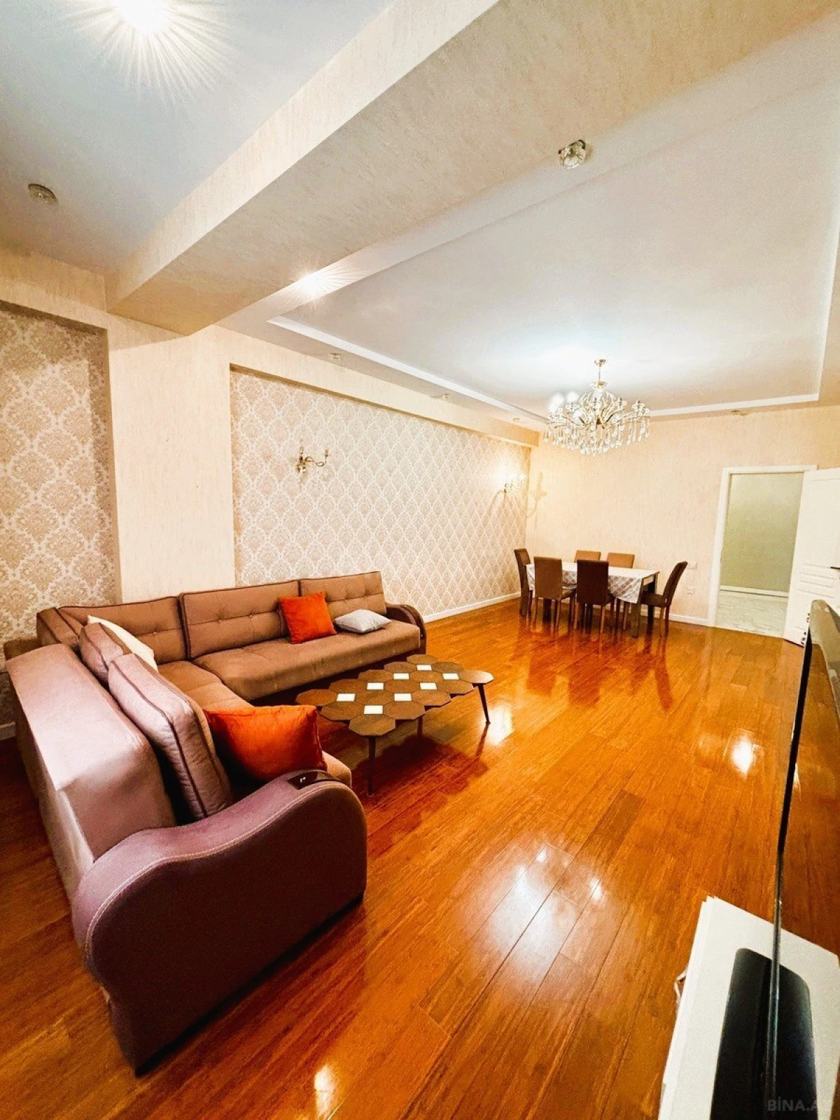 Satılır 4 otaqlı mənzil 187.7 m²