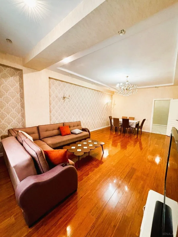Satılır 4 otaqlı mənzil 187.7 m²