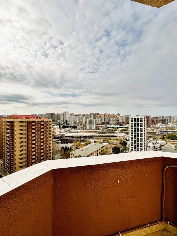 Satılır 4 otaqlı mənzil 187.7 m²