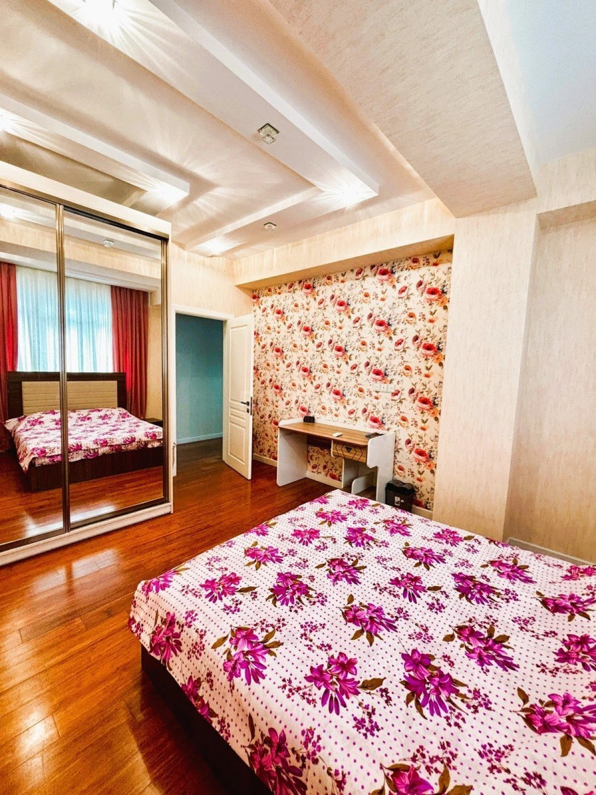 Satılır 4 otaqlı mənzil 187.7 m²