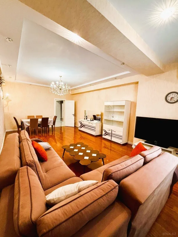 Satılır 4 otaqlı mənzil 187.7 m²