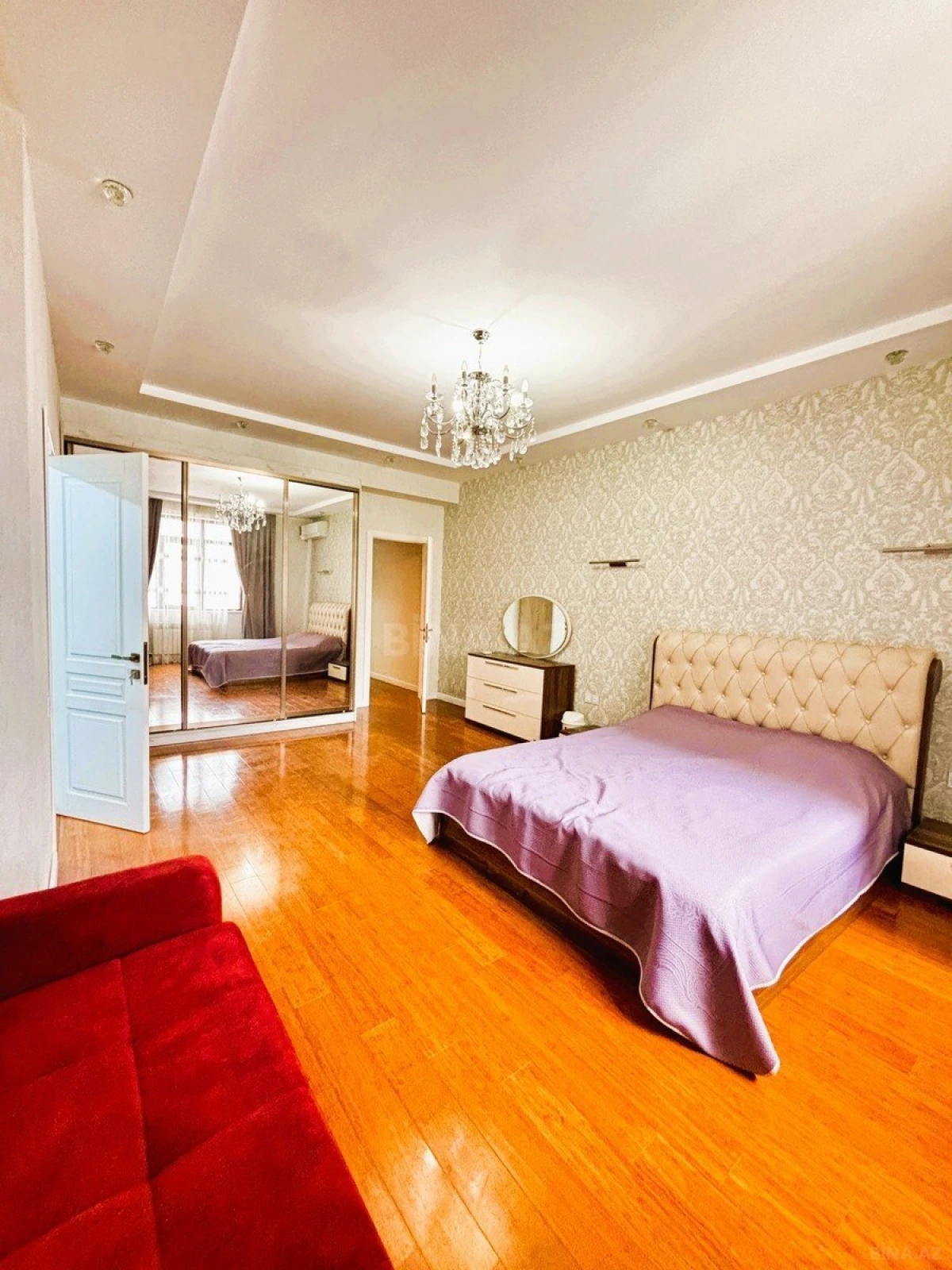 Satılır 4 otaqlı mənzil 187.7 m²