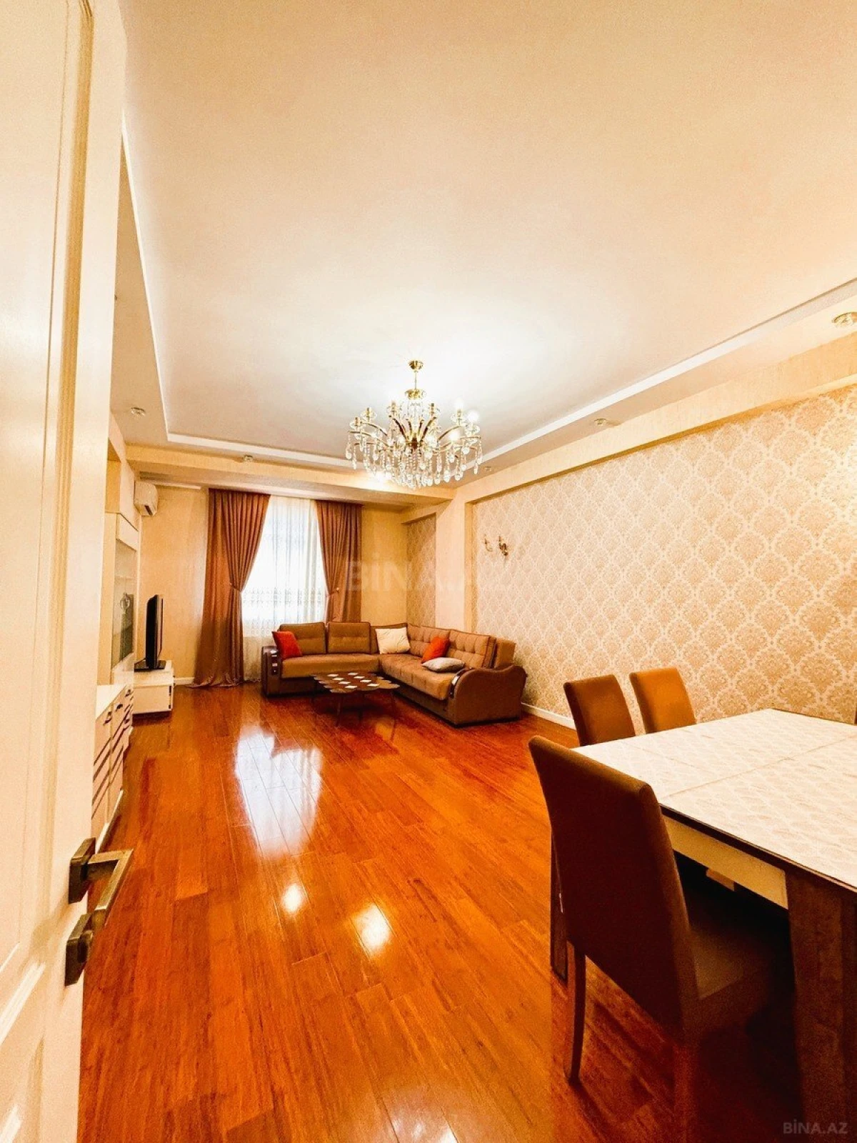 Satılır 4 otaqlı mənzil 187.7 m²