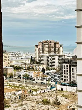 Satılır 4 otaqlı mənzil 187.7 m²