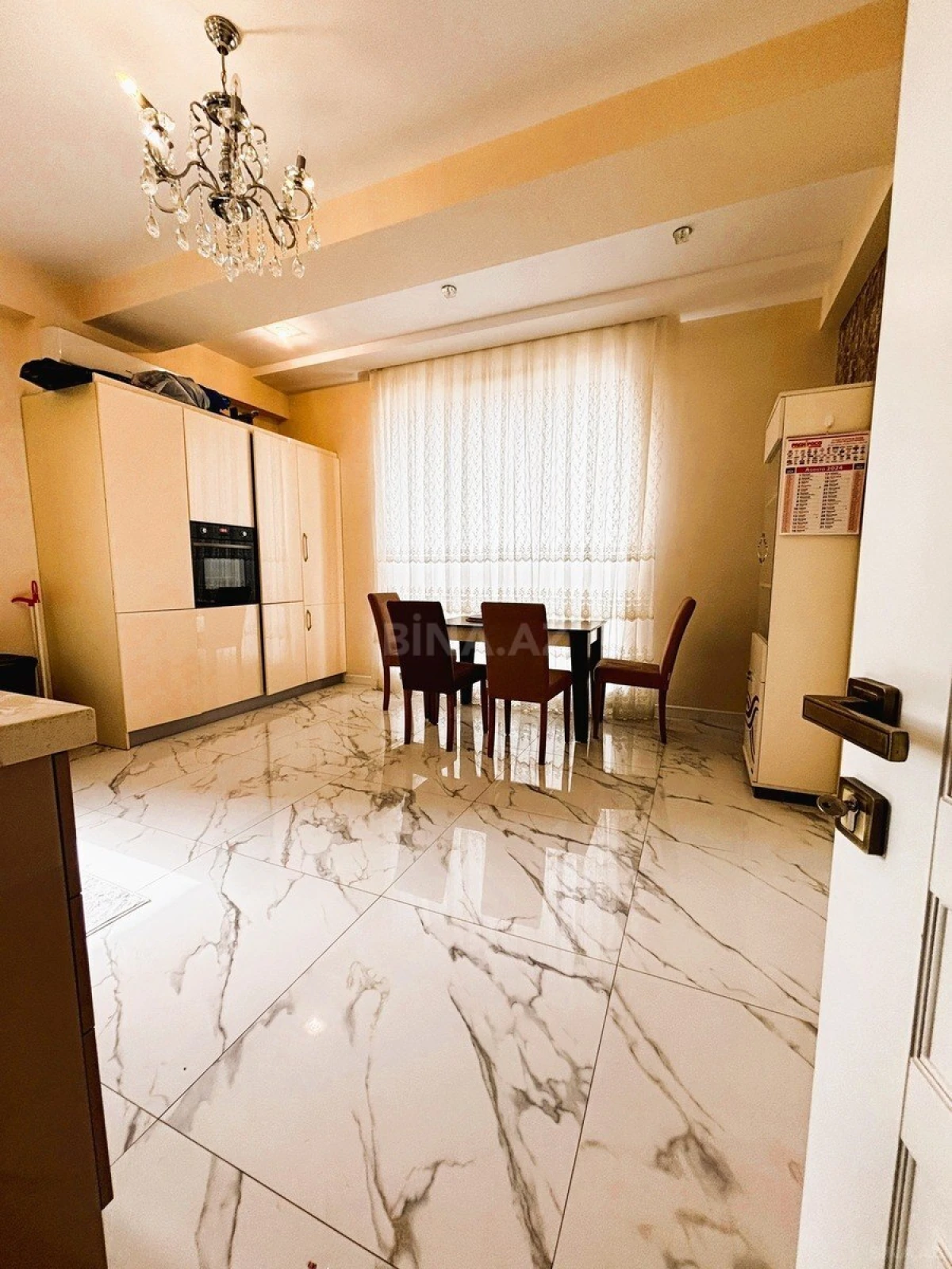 Satılır 4 otaqlı mənzil 187.7 m²