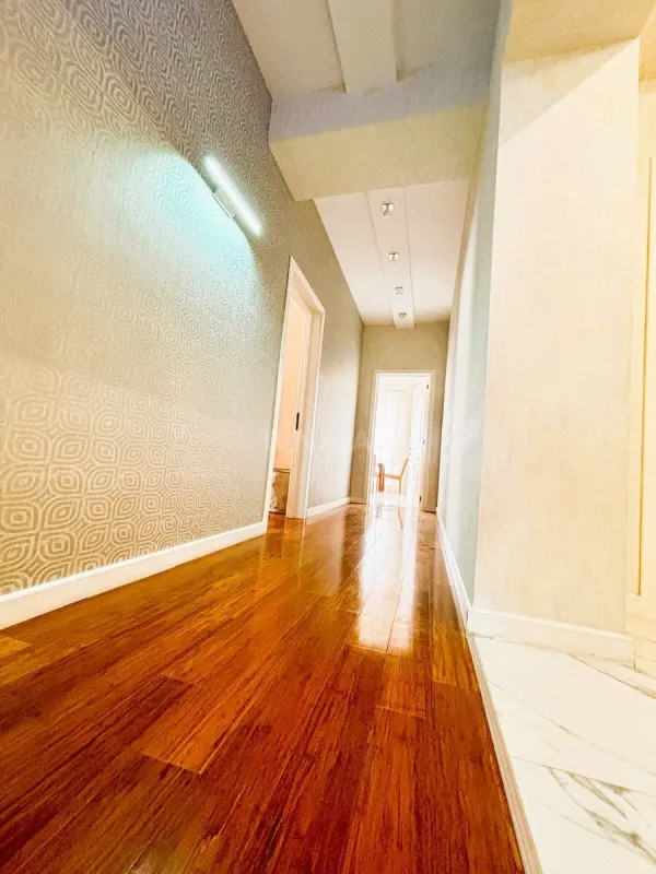 Satılır 4 otaqlı mənzil 187.7 m²
