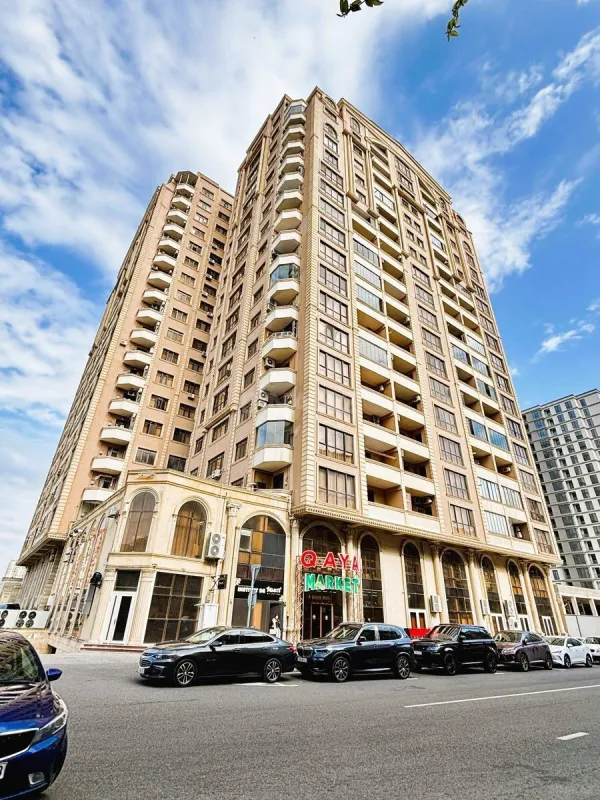 Satılır 4 otaqlı mənzil 187.7 m²