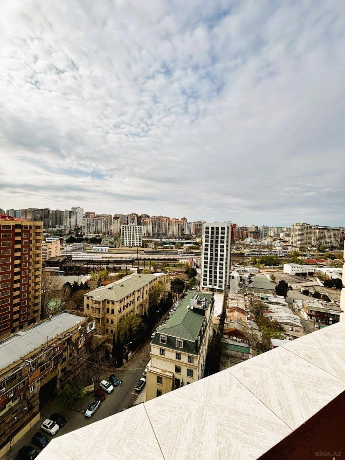 Satılır 4 otaqlı mənzil 187.7 m²