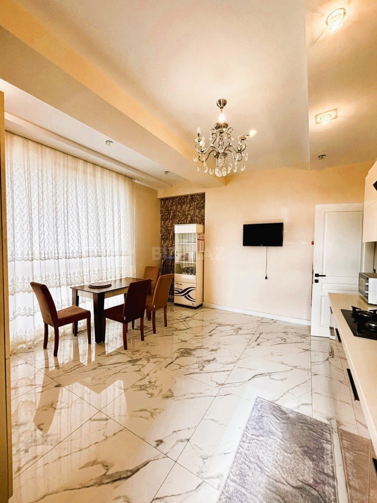 Satılır 4 otaqlı mənzil 187.7 m²