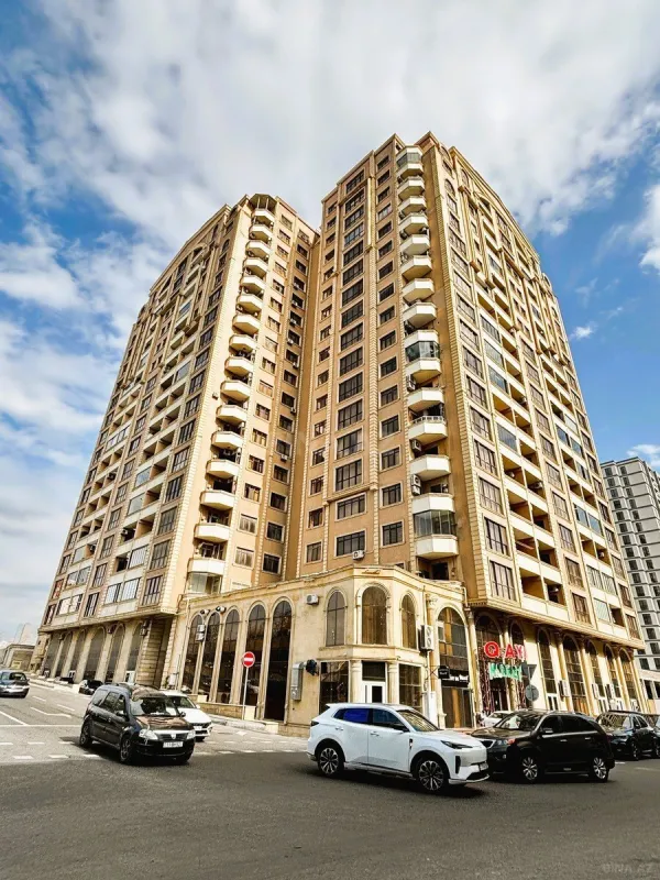 Satılır 4 otaqlı mənzil 187.7 m²