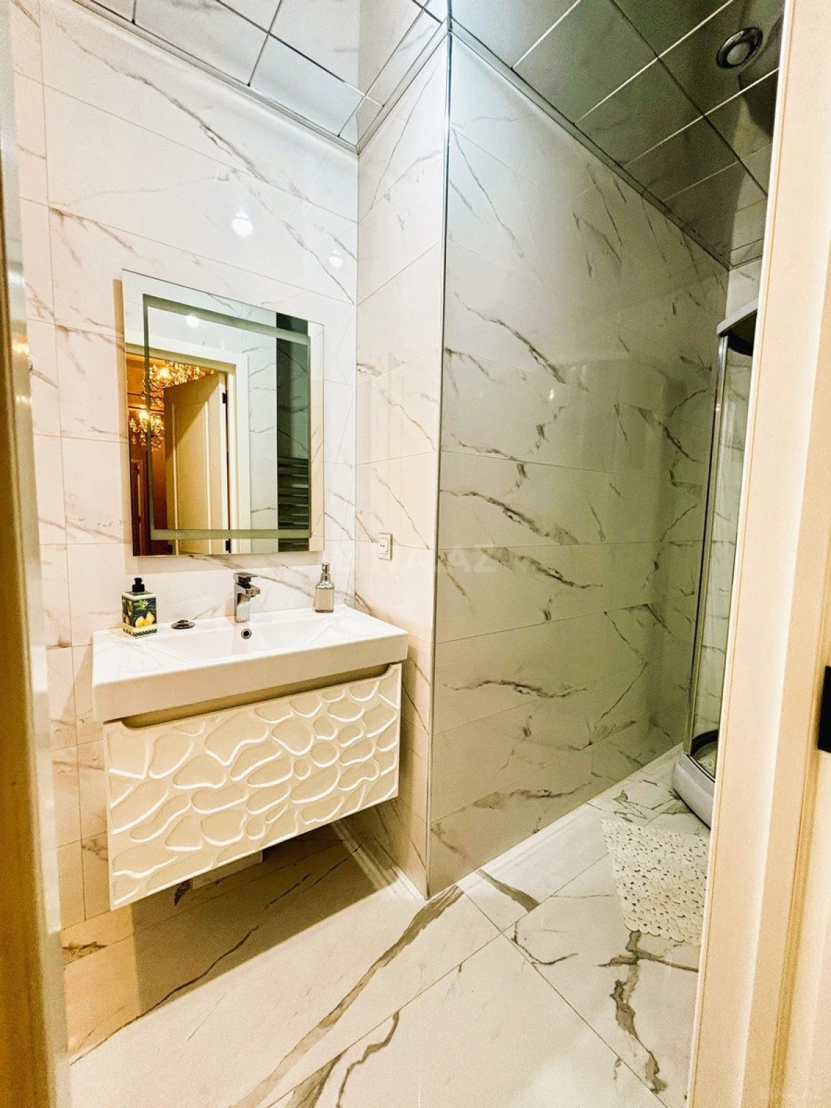 Satılır 4 otaqlı mənzil 187.7 m²