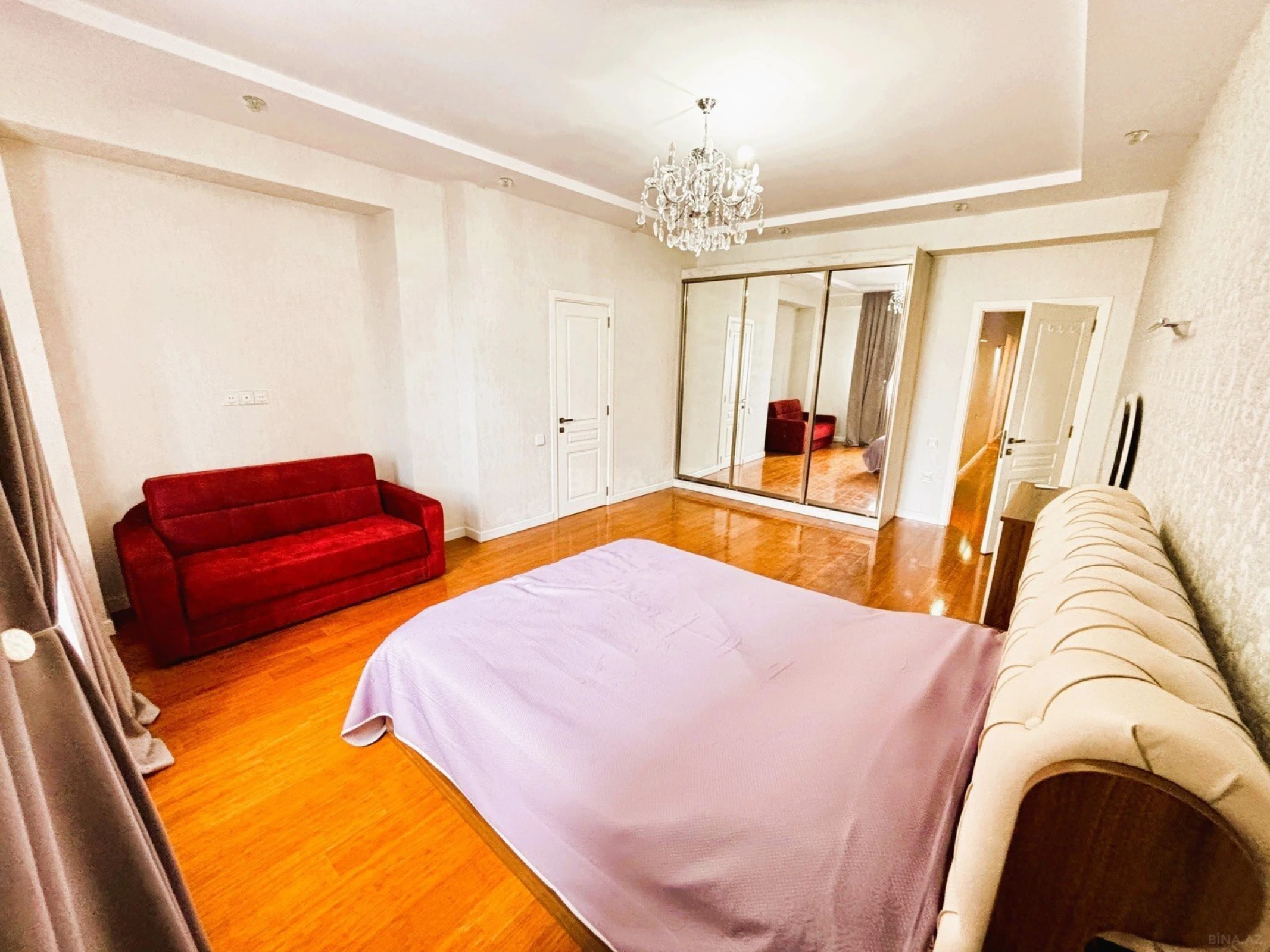 Satılır 4 otaqlı mənzil 187.7 m²