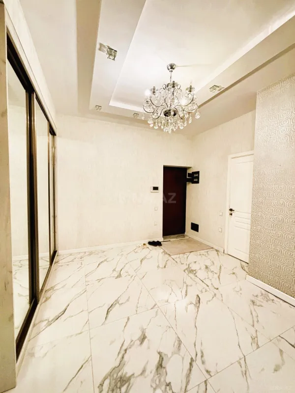Satılır 4 otaqlı mənzil 187.7 m²