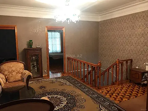 Satılır 5 otaqlı həyət evi 200 m²