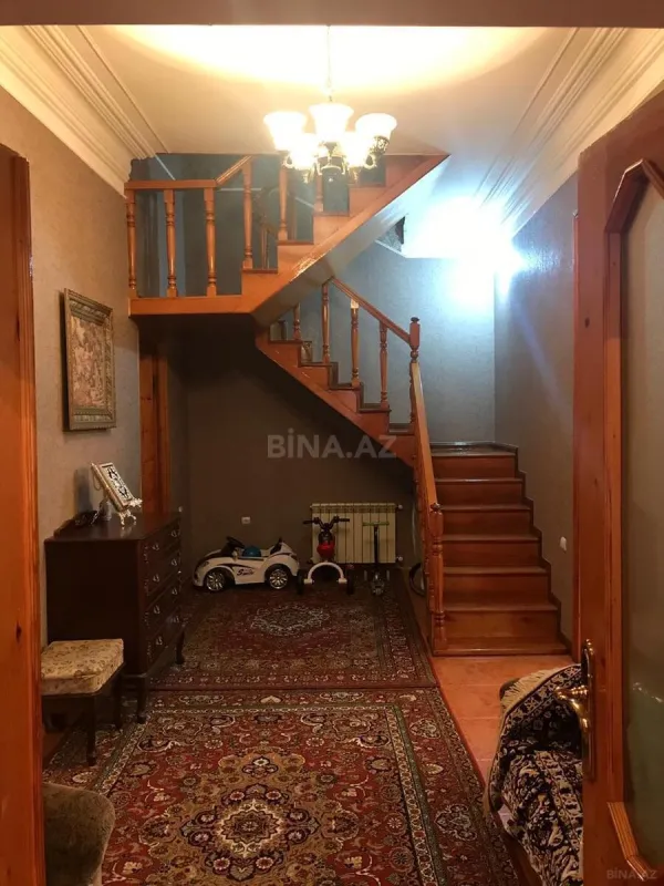 Satılır 5 otaqlı həyət evi 200 m²