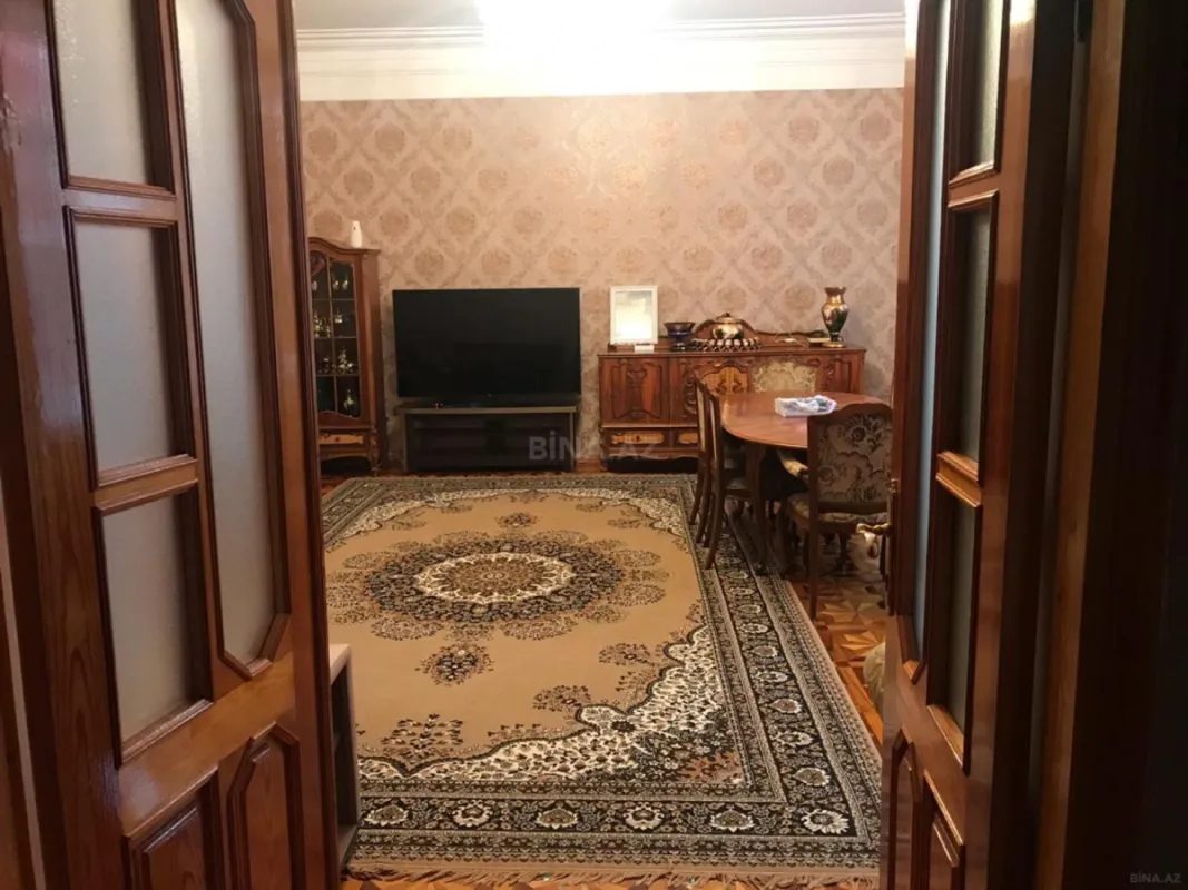 Satılır 5 otaqlı həyət evi 200 m²