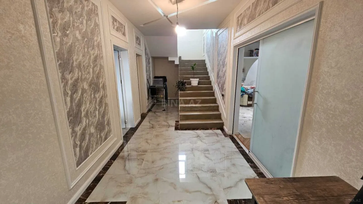 Satılır 5 otaqlı həyət evi 200 m²