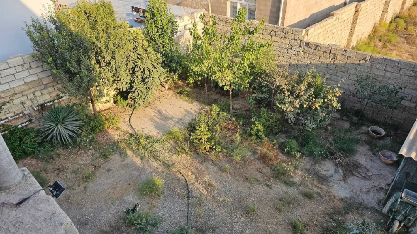 Satılır 5 otaqlı həyət evi 200 m²