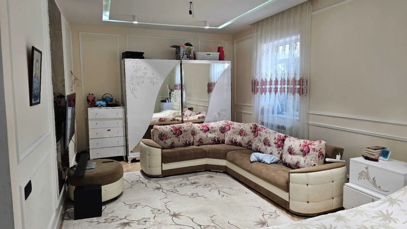 Satılır 5 otaqlı həyət evi 200 m²