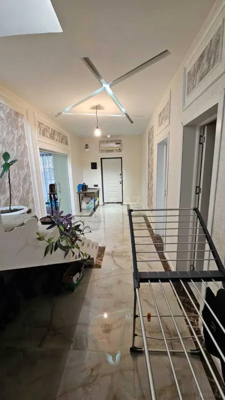 Satılır 5 otaqlı həyət evi 200 m²
