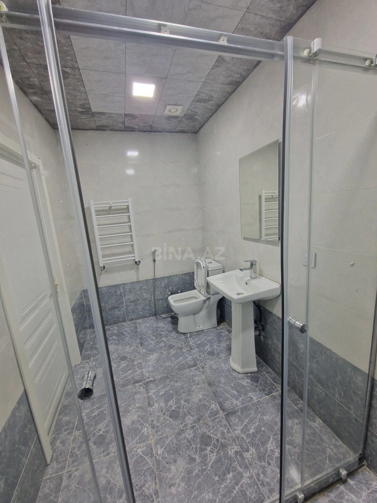 Kirayə verilir 2 otaqlı mənzil 66 m²