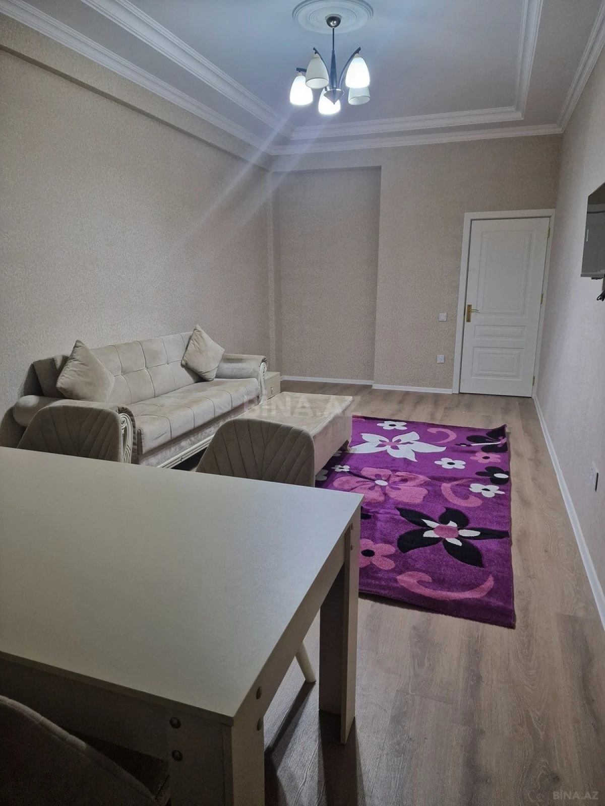 Kirayə verilir 2 otaqlı mənzil 66 m²