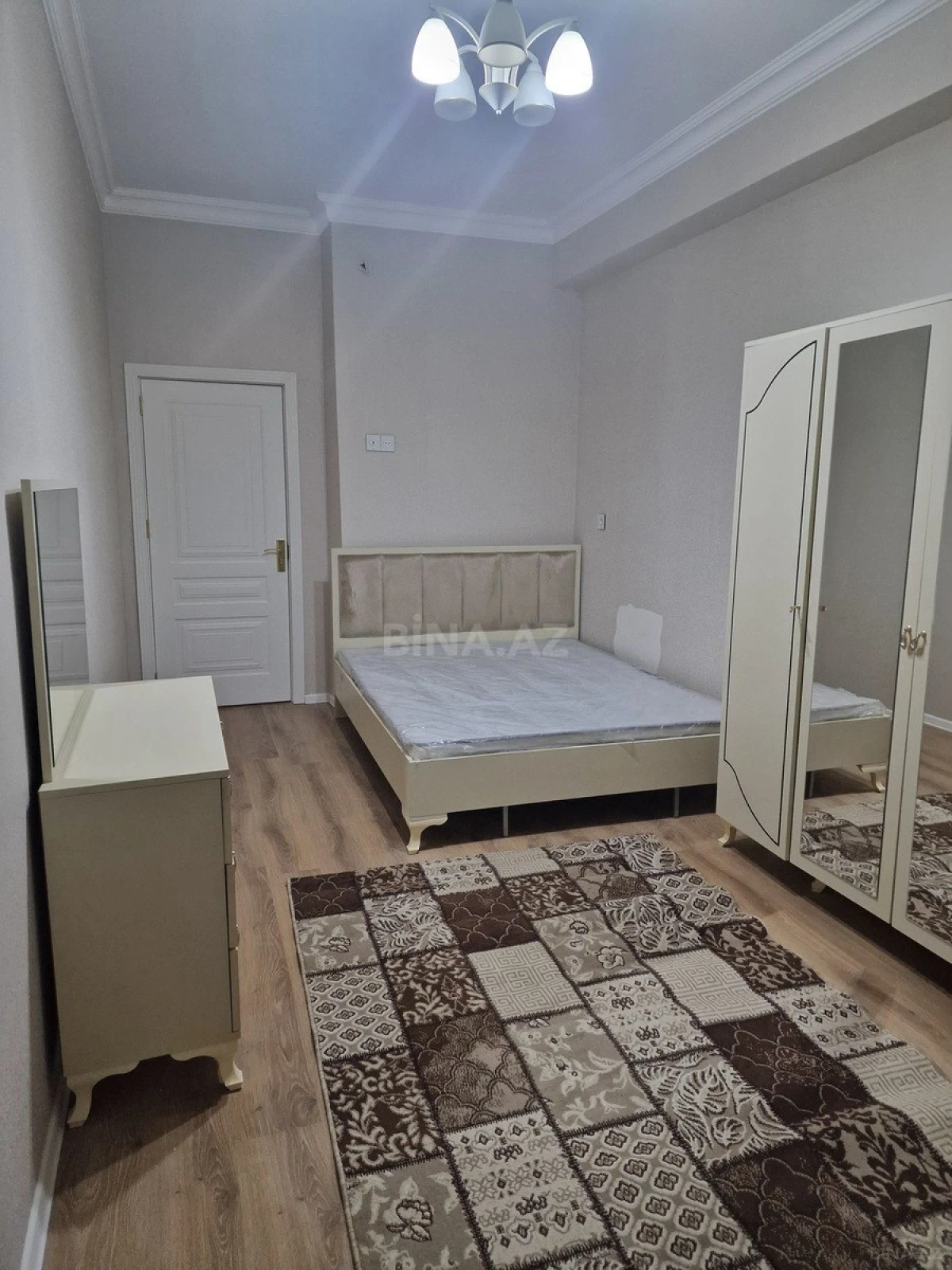 Kirayə verilir 2 otaqlı mənzil 66 m²