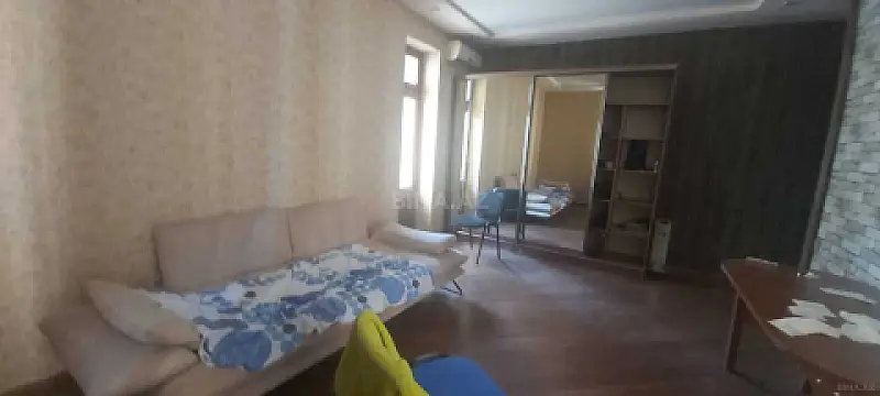 Satılır 1 otaqlı mənzil 40 m²
