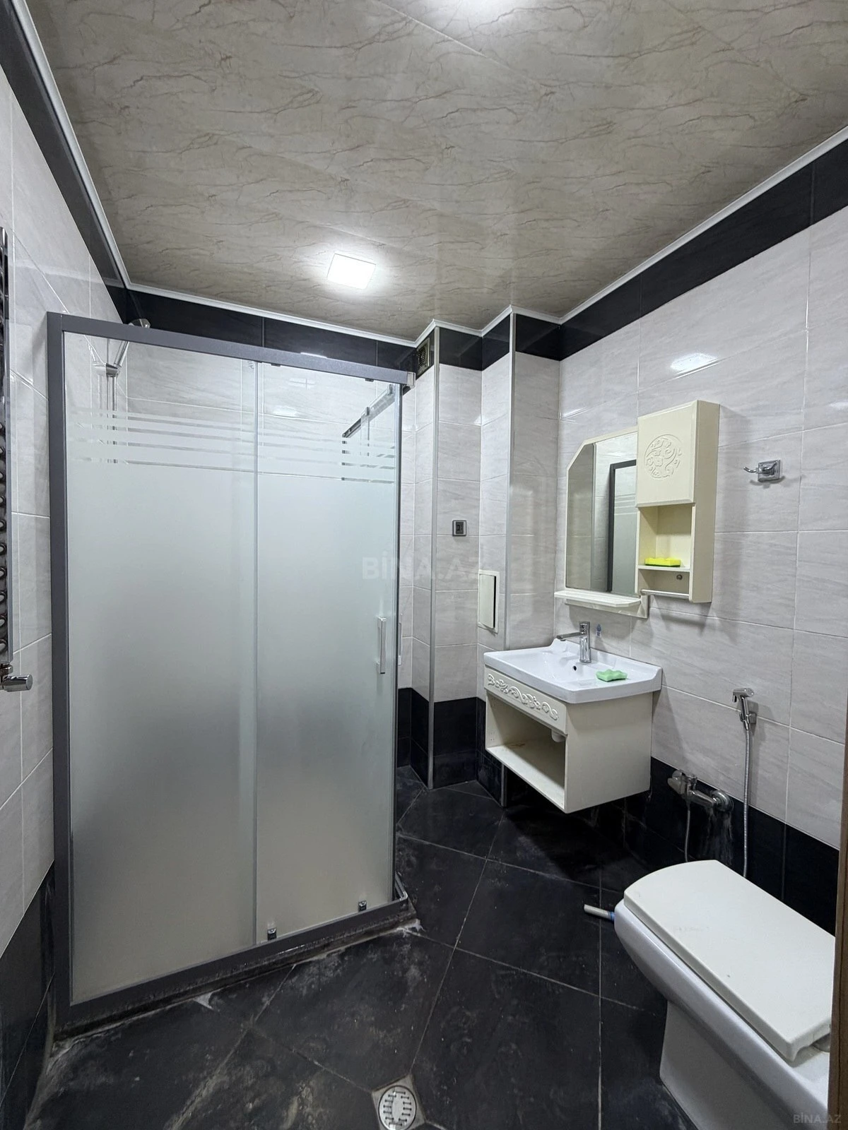 Kirayə verilir 2 otaqlı mənzil 50 m²