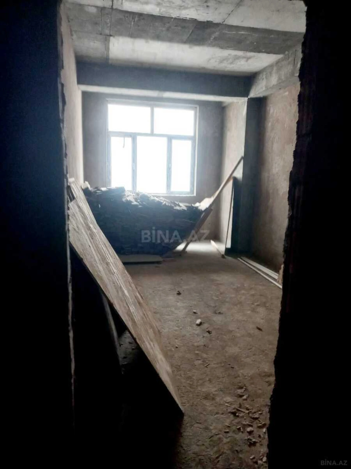 Satılır 3 otaqlı mənzil 135 m²