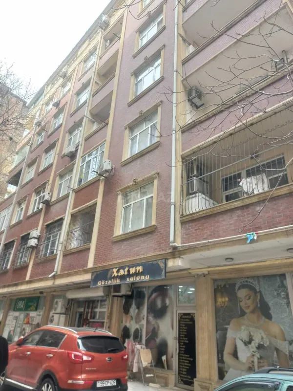 Satılır 3 otaqlı mənzil 135 m²