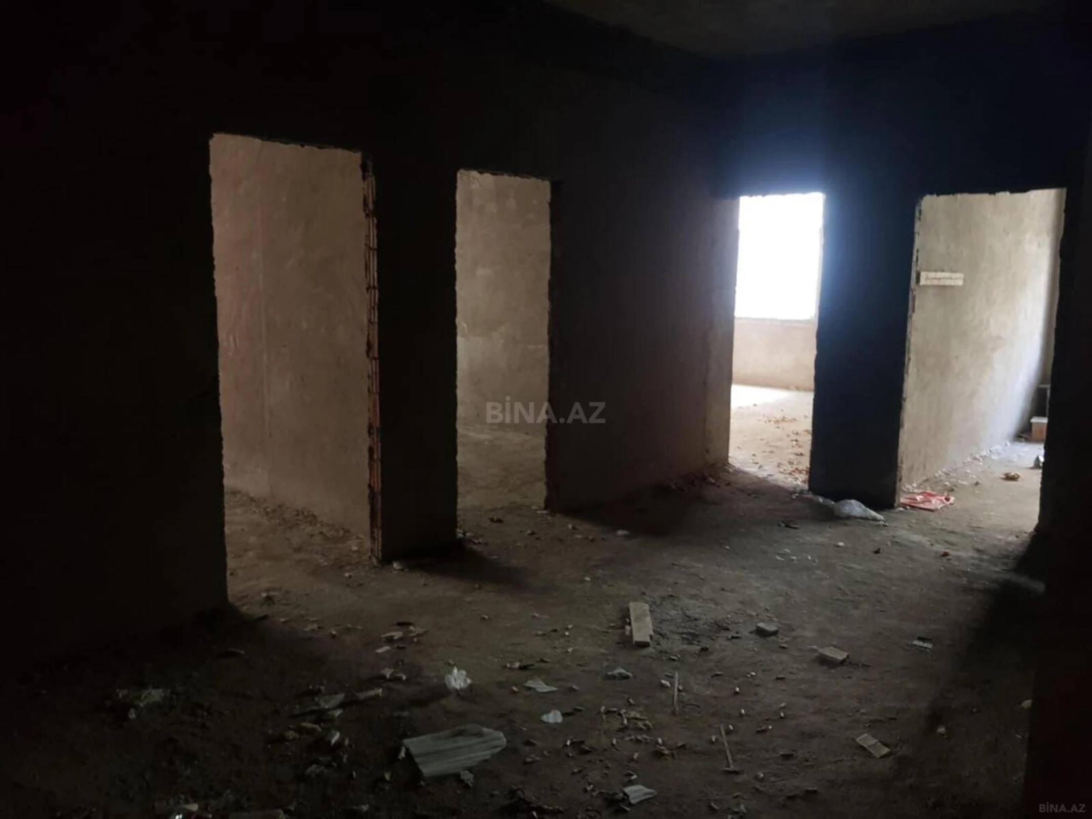 Satılır 3 otaqlı mənzil 135 m²