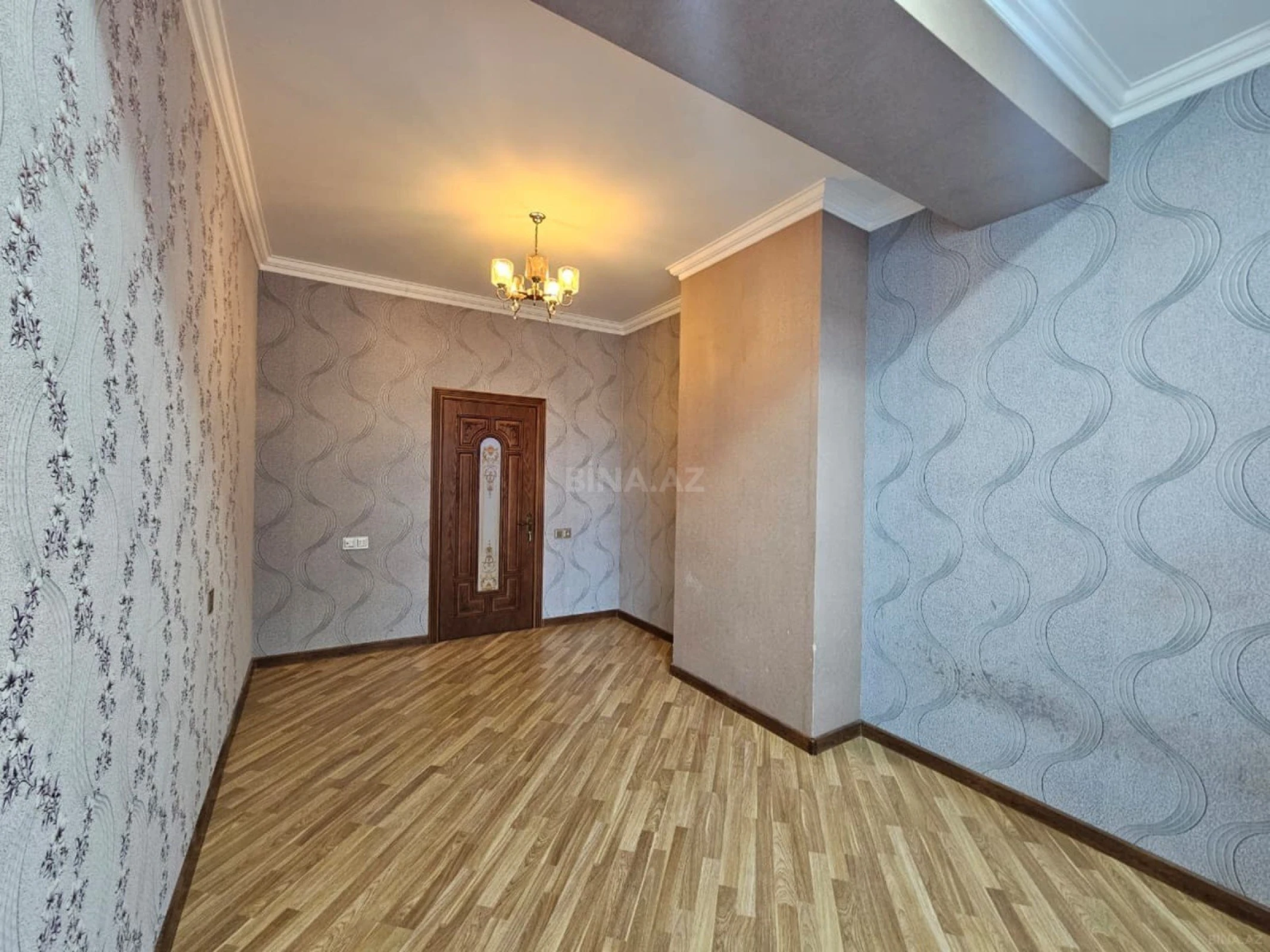 Satılır 3 otaqlı mənzil 105 m²