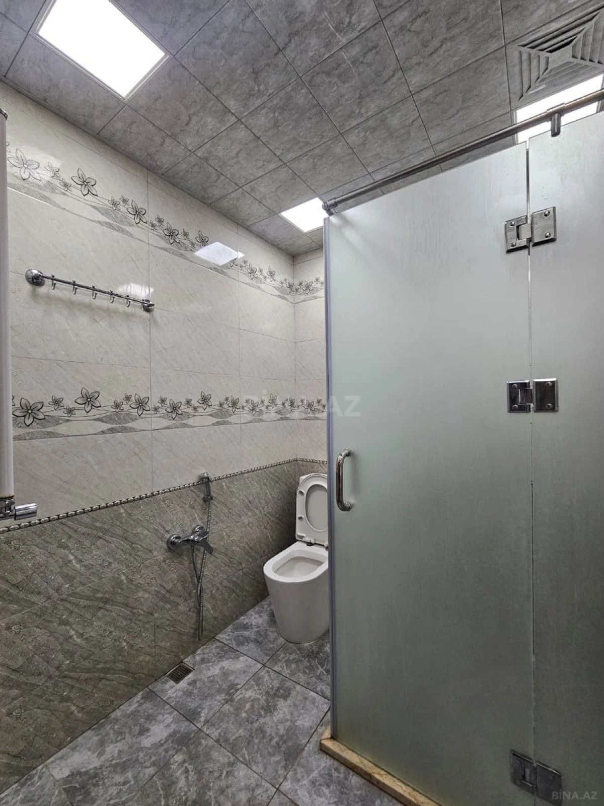 Satılır 3 otaqlı mənzil 105 m²