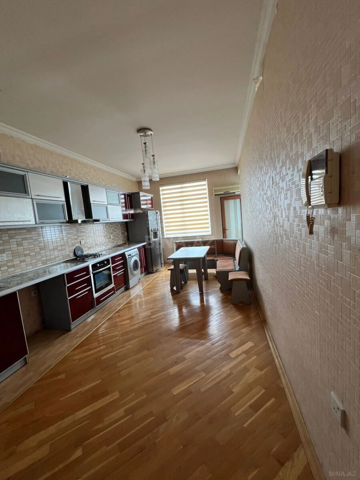Kirayə verilir 3 otaqlı mənzil 142 m²