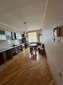 Kirayə verilir 3 otaqlı mənzil 142 m²