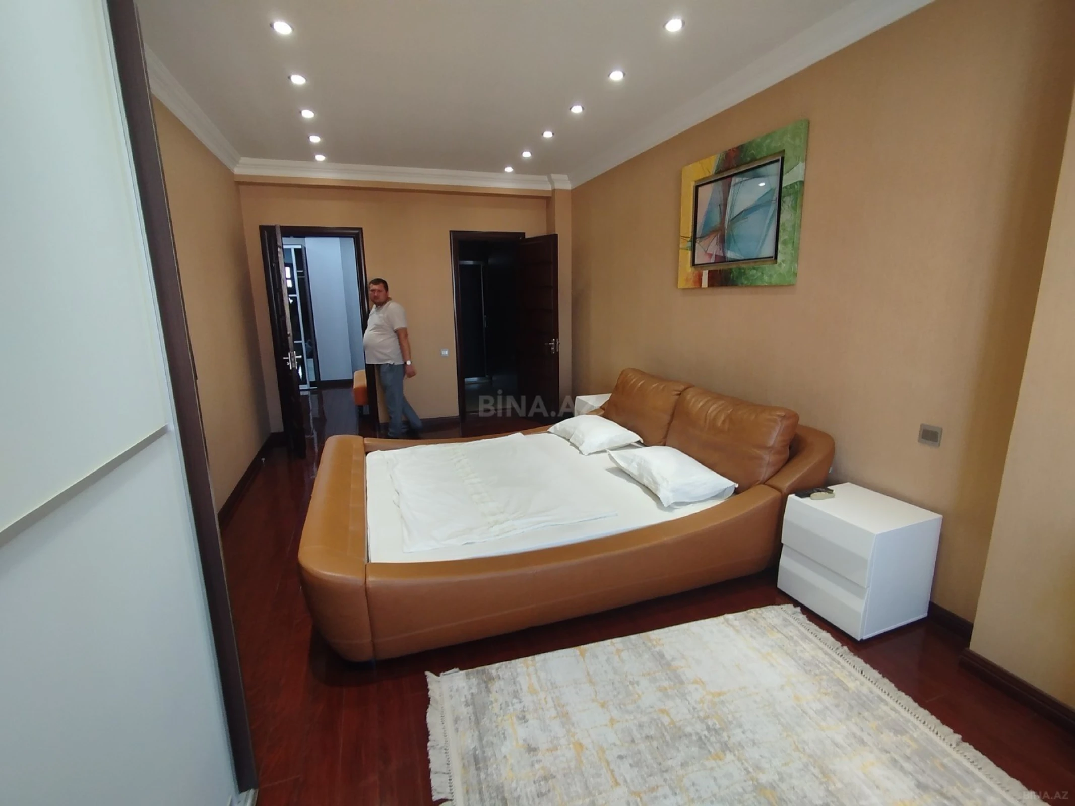 Satılır 4 otaqlı mənzil 172 m²