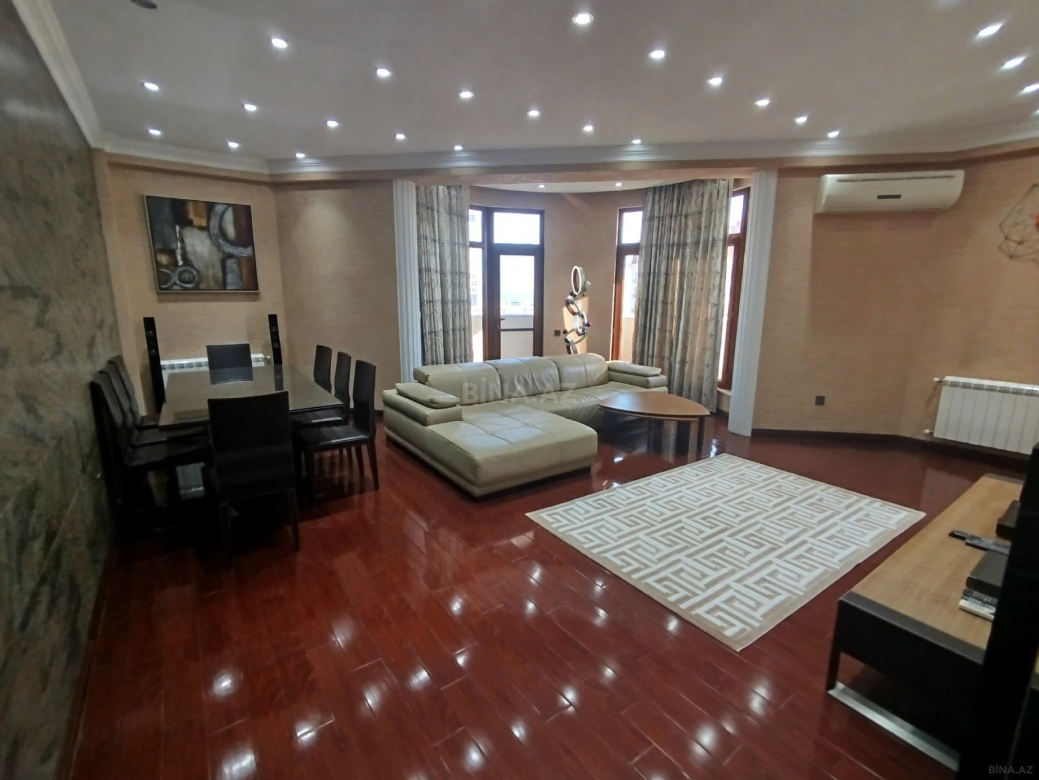 Satılır 4 otaqlı mənzil 172 m²