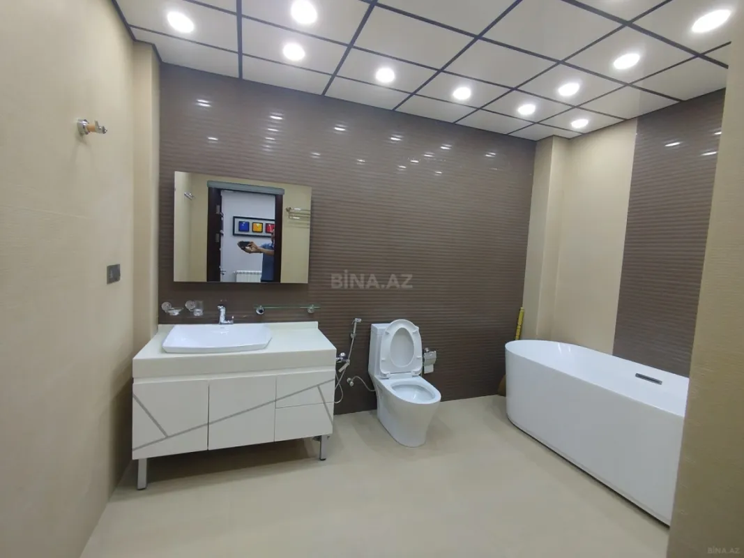 Satılır 4 otaqlı mənzil 172 m²