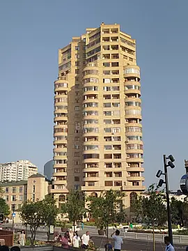 Satılır 4 otaqlı mənzil 172 m²