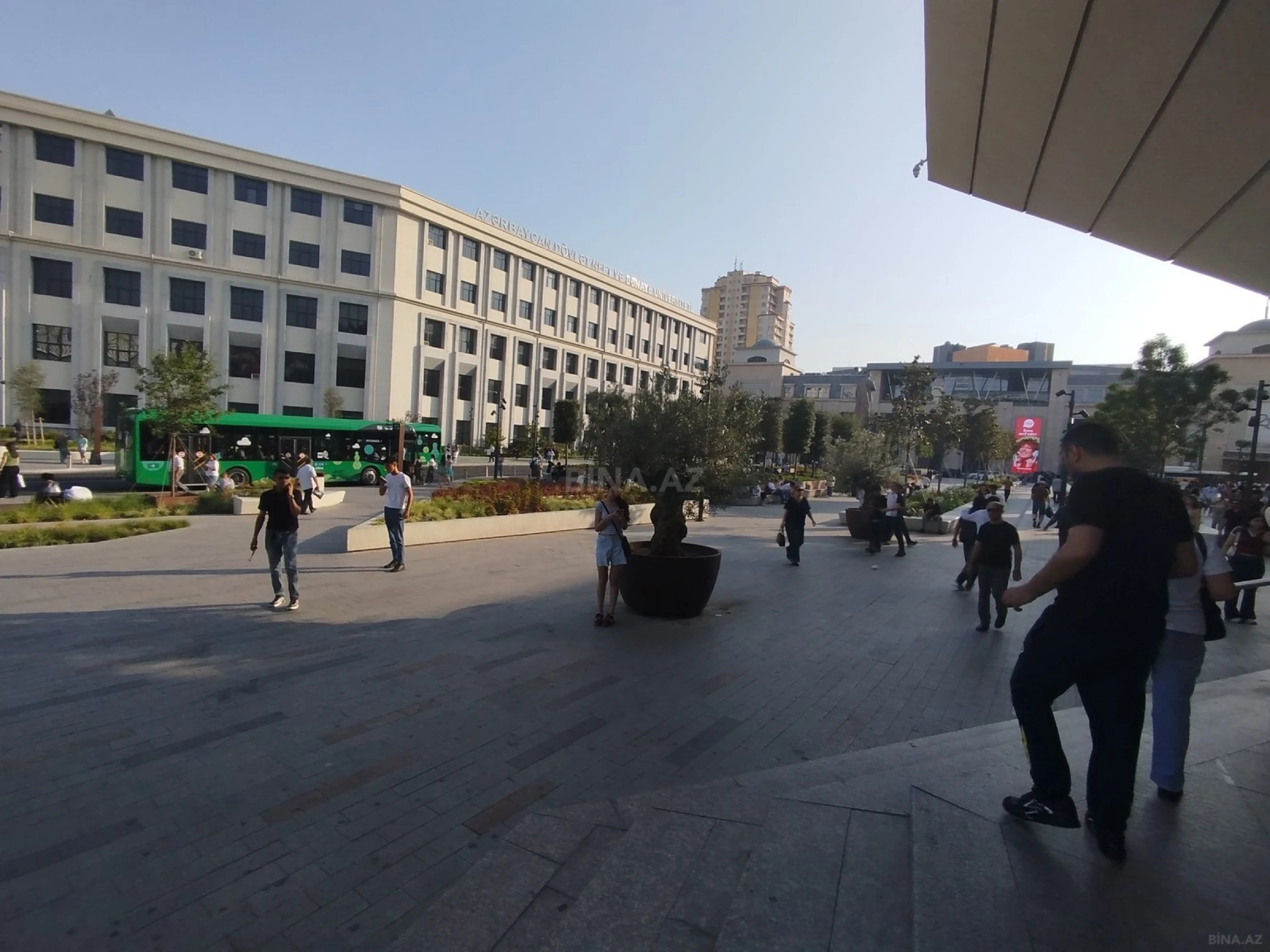 Satılır 4 otaqlı mənzil 172 m²