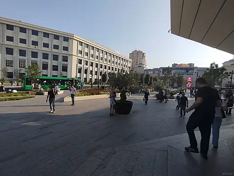 Satılır 4 otaqlı mənzil 172 m²