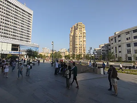 Satılır 4 otaqlı mənzil 172 m²