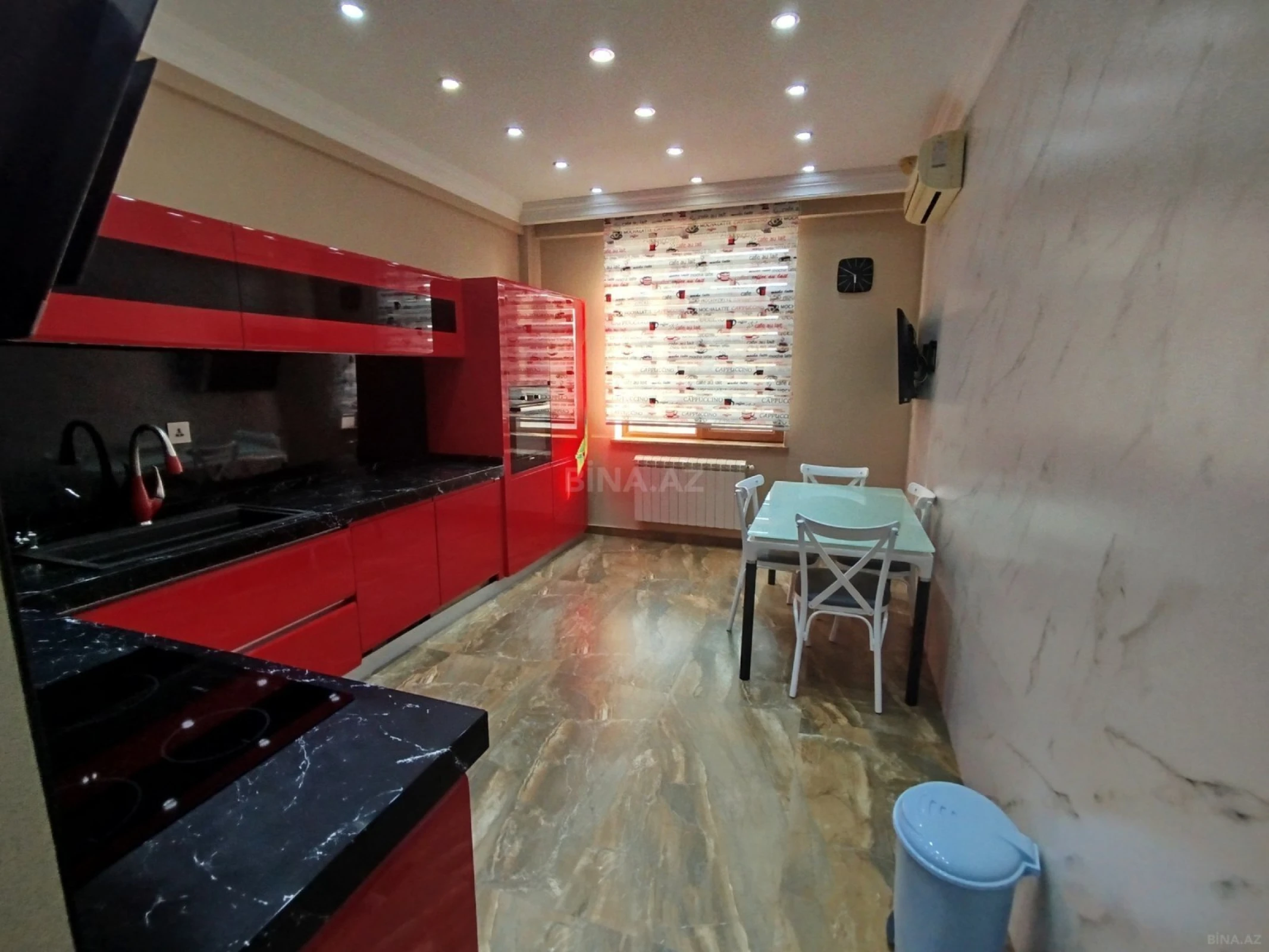 Satılır 4 otaqlı mənzil 172 m²