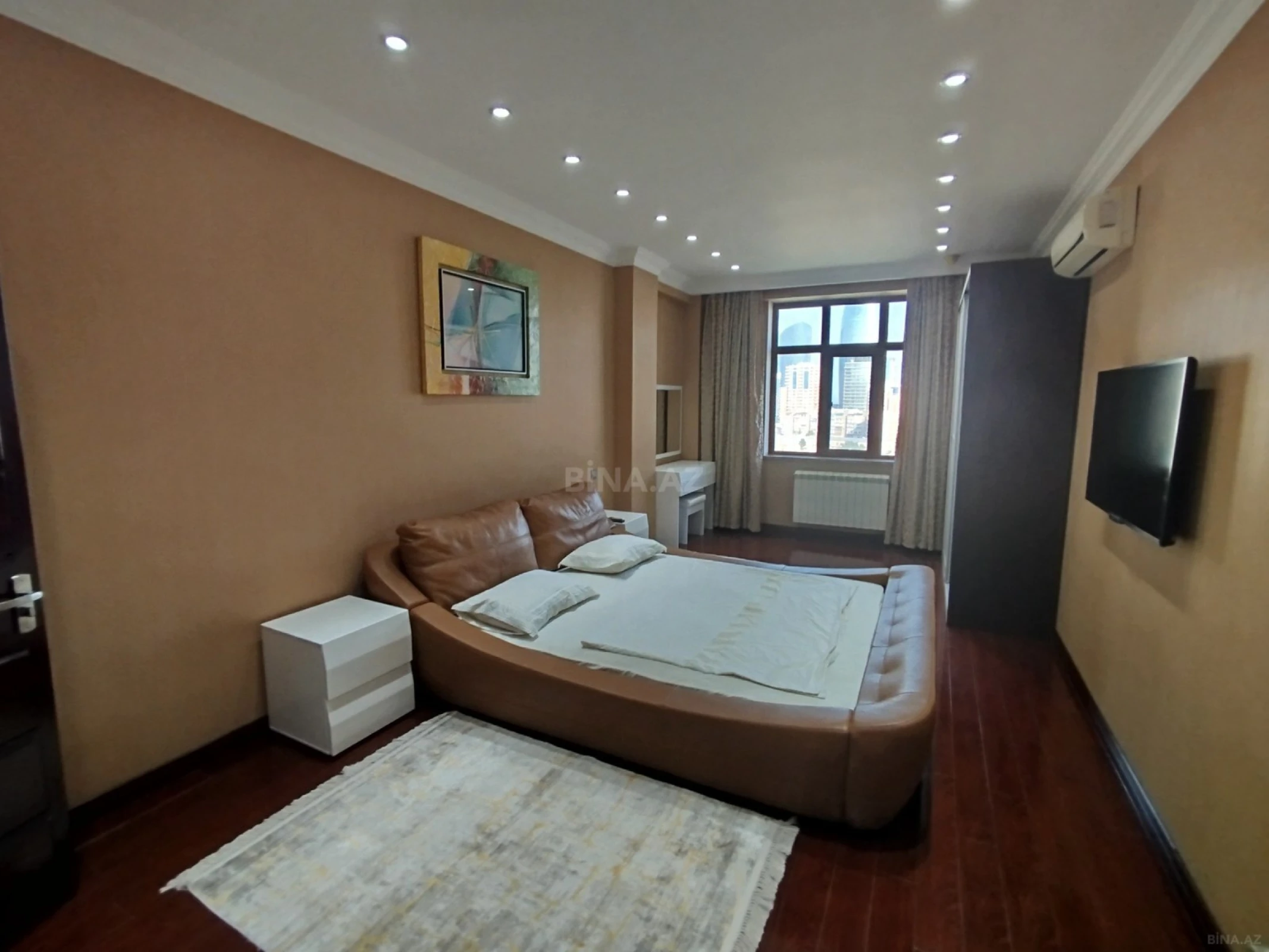Satılır 4 otaqlı mənzil 172 m²